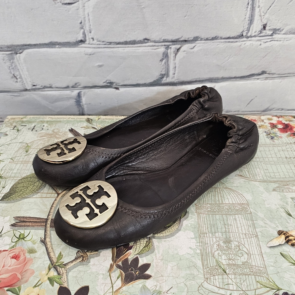 Tory Burch Reva Flats in Dark Brown Leather
